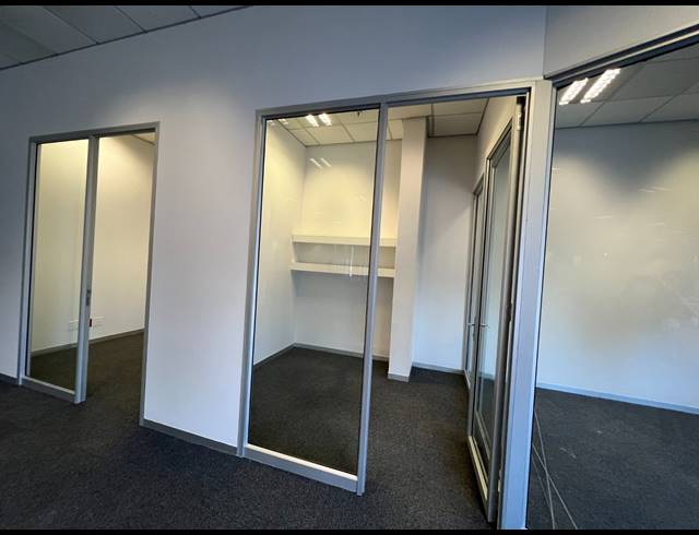 534M² OFFICE TO LET IN ROSEBANK